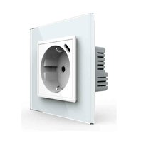 Biela_shuko_zasuvka_s_USB-C-11